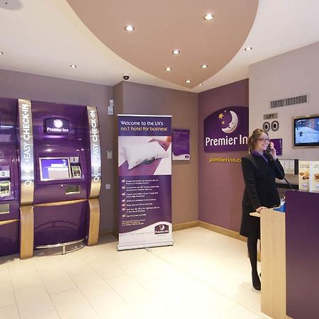 Premier Inn Manchester Bury Exterior foto