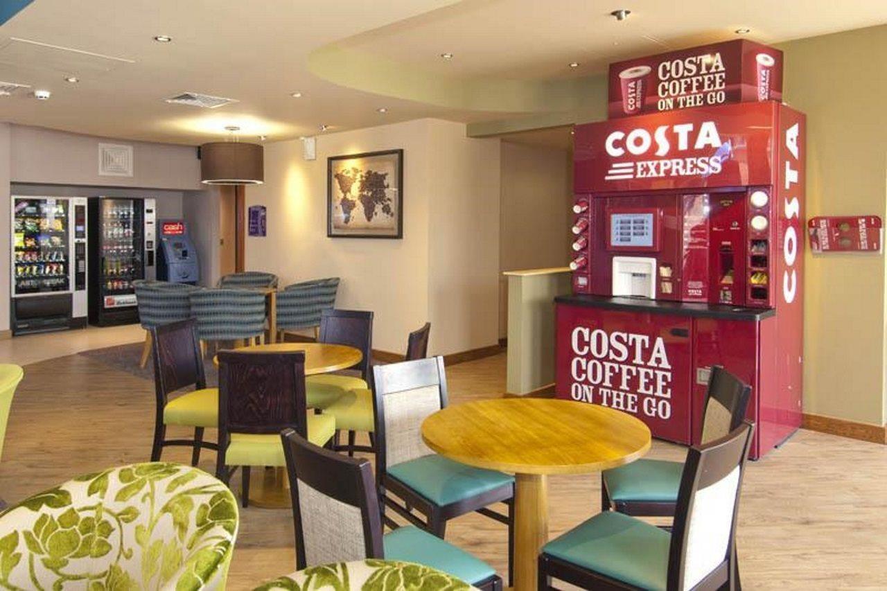 Premier Inn Manchester Bury Exterior foto