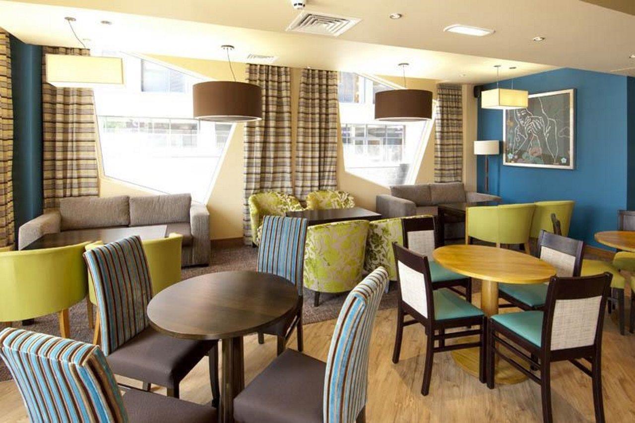 Premier Inn Manchester Bury Exterior foto