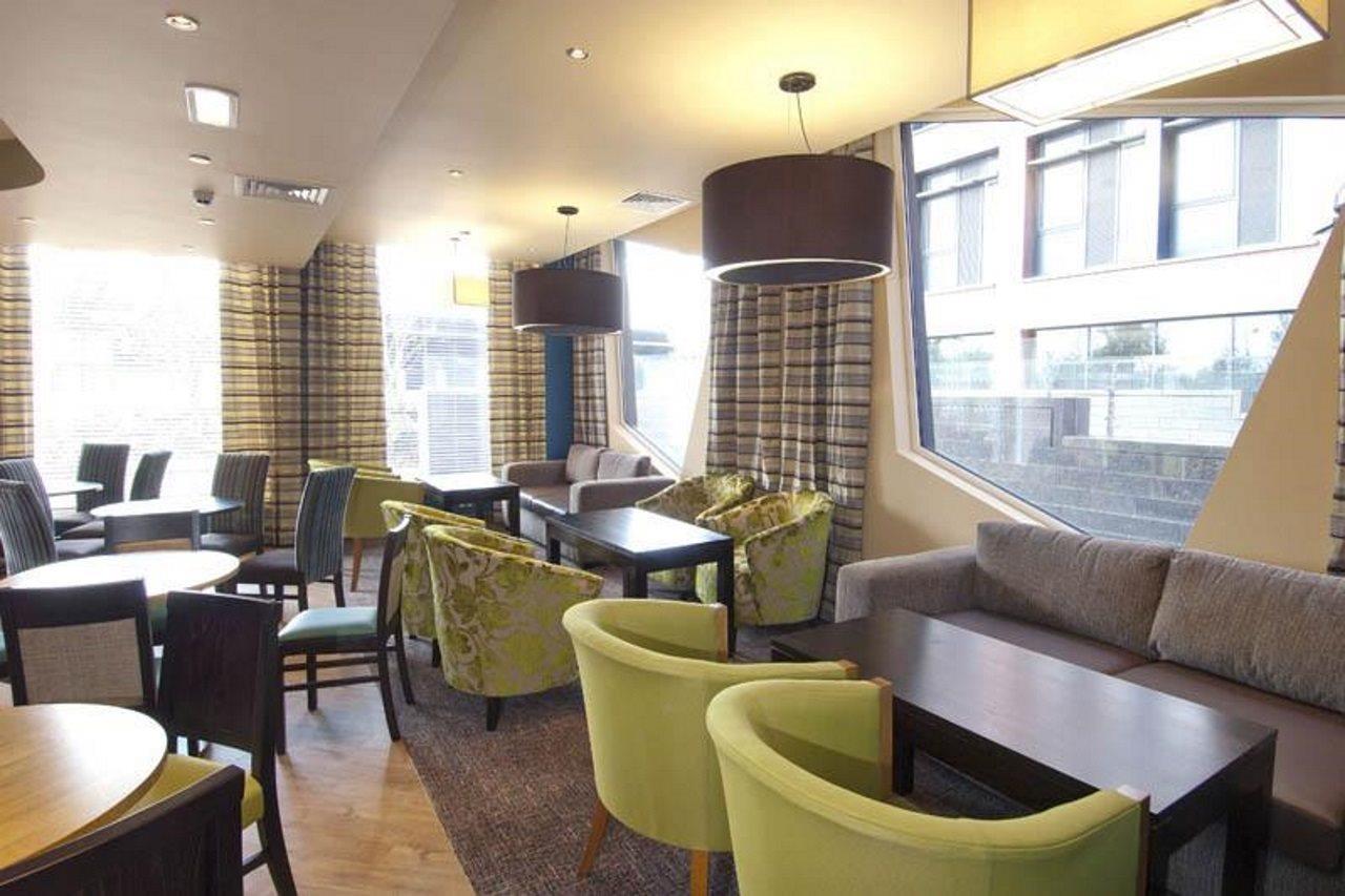 Premier Inn Manchester Bury Exterior foto