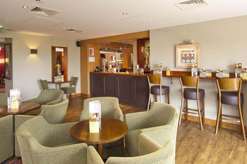 Premier Inn Manchester Bury Exterior foto