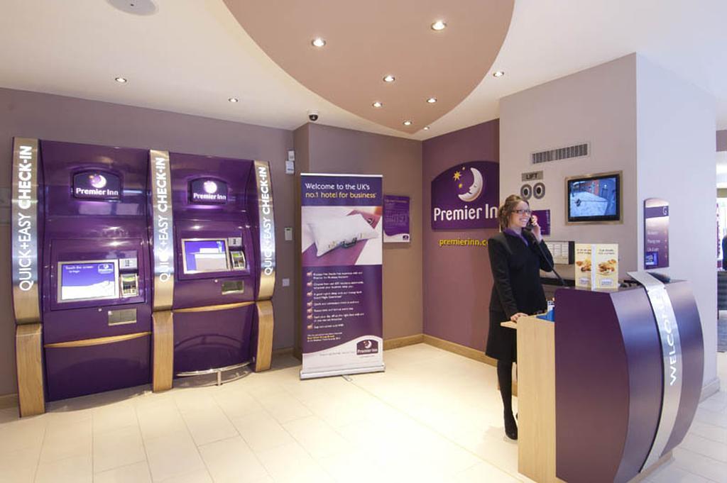 Premier Inn Manchester Bury Exterior foto