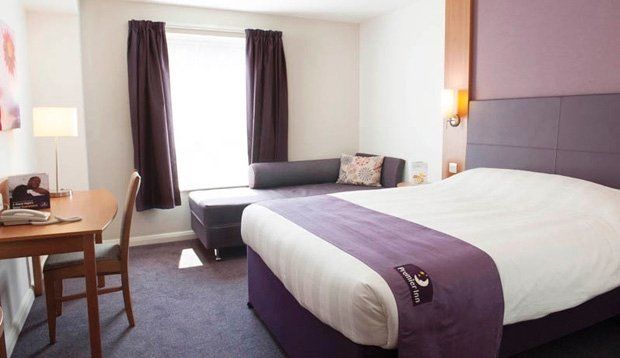 Premier Inn Manchester Bury Exterior foto